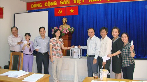 Bài tin phòng giáo dục – đào tạo tổ chức họp phân tích chất lượng chi bộ, đảng viên năm 2015